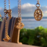 Stainless Steel gold plated smooches rhinestone lip Necklace