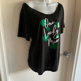 One lucky mama st Patrick’s day green glitter shamrock drinking party luck of the graphic holiday backless slit weave cut woven t shirt L XL